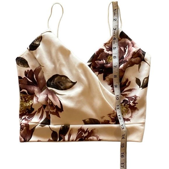 Olive Tree Floral Crop Top Twisted Front. XS (No Size Tag) Excellent Condition! - Picture 6 of 8